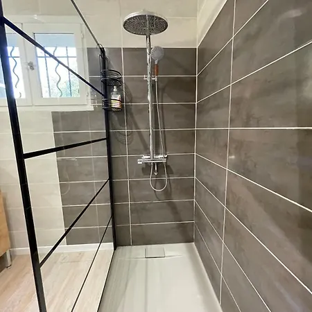 Dom wakacyjny 4 Bedroom House And Pool *