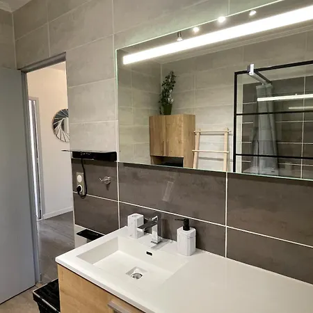 Dom wakacyjny 4 Bedroom House And Pool *