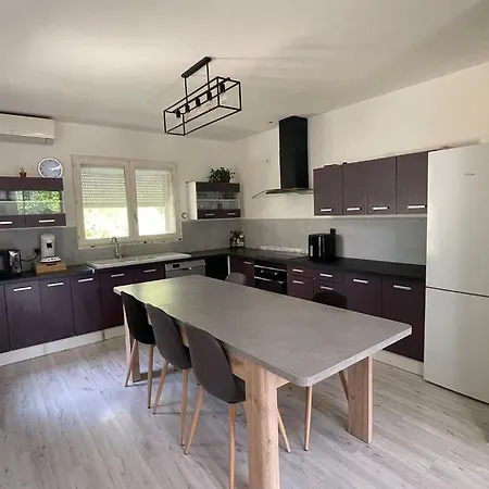 4 Bedroom House And Pool