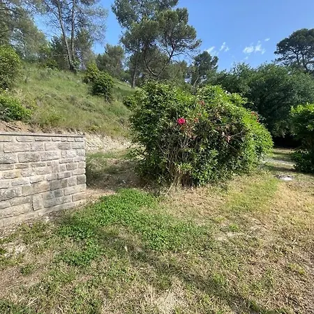 Dom wakacyjny 4 Bedroom House And Pool Saint-Hilaire-de-Brethmas