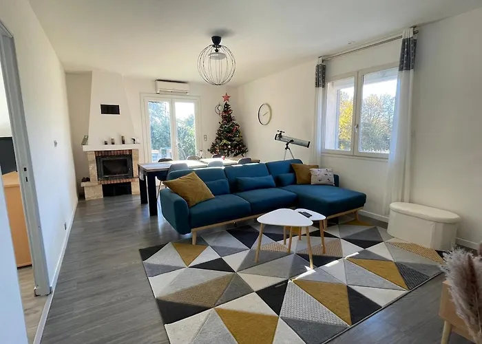 בית נופש 4 Bedroom House And Pool
