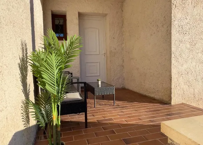 4 Bedroom House And Pool Saint-Hilaire-de-Brethmas