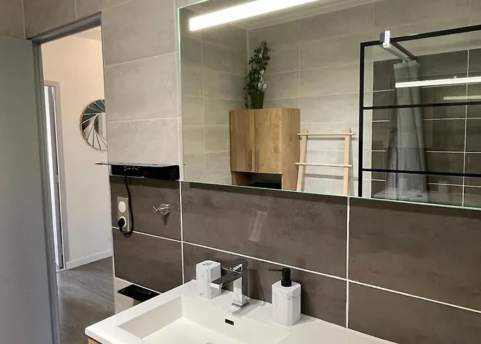 Nyaraló 4 Bedroom House And Pool *